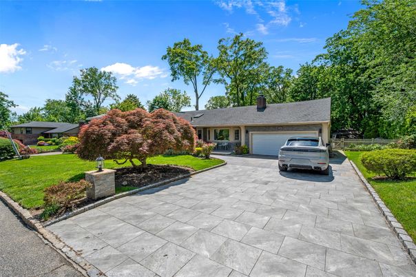 Attached, Exterior, Facade, Ranch