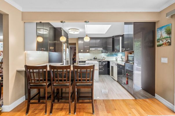 Dining room, Interior, Kitchen, Pendant Lights, Stainless Steel Appliances, Wood Texture Flooring