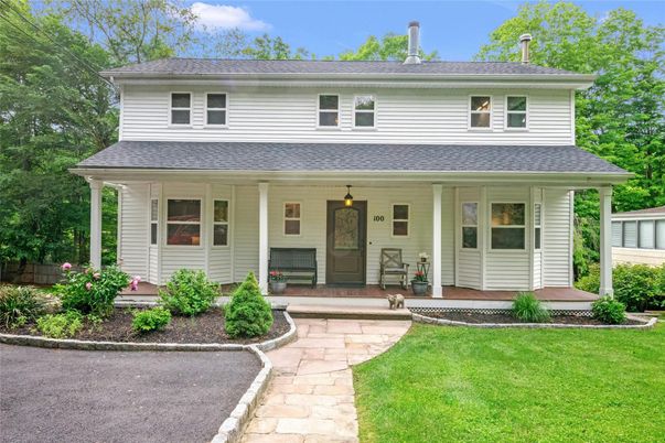 Exterior, Facade, American Foursquare