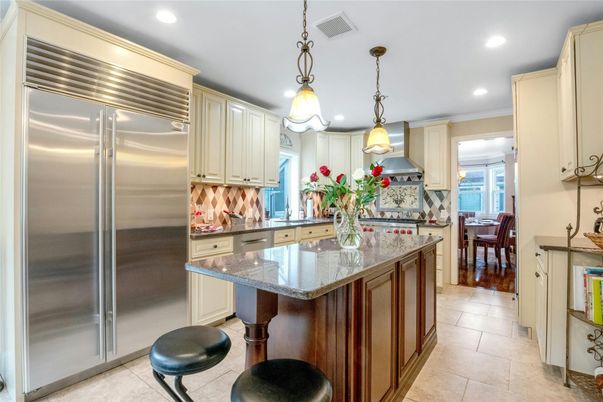 Dining room, Interior, Kitchen, Pendant Lights, Recessed Lighting, Stainless Steel Appliances