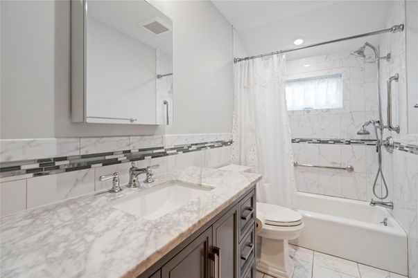 Bathroom, Interior, Marble, Marble Walls, Recessed Lighting
