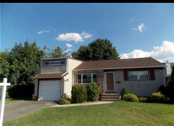 Attached, Exterior, Facade, Cape Cod