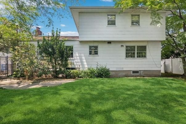 Backyard, Exterior, Facade, Split Level