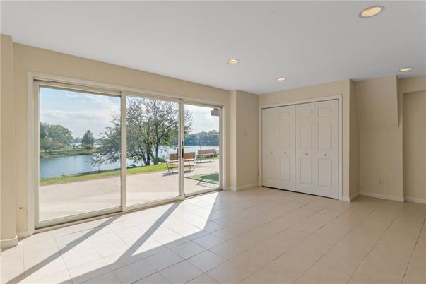 Empty room, Interior, Recessed Lighting, Water