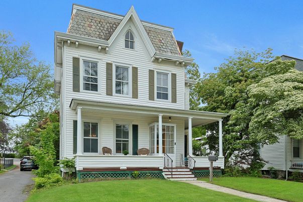 Exterior, Facade, Queen Anne Victorian