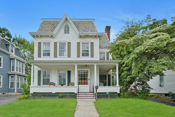 Exterior, Facade, Queen Anne Victorian