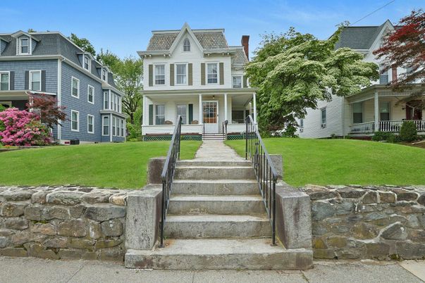 Exterior, Facade, Queen Anne Victorian