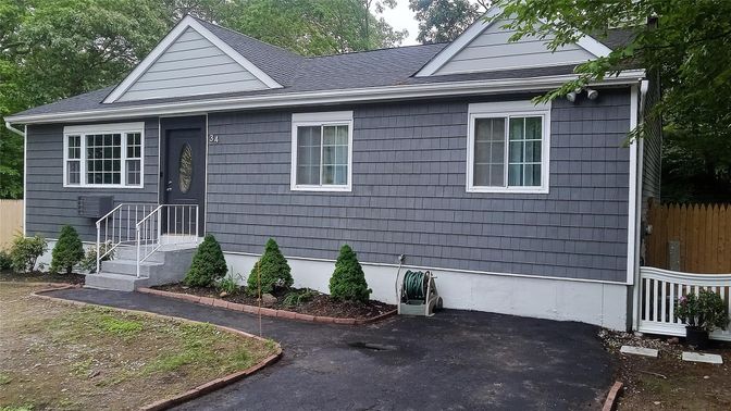 Exterior, Facade, Cape Cod