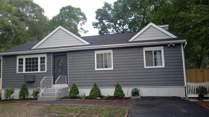 Exterior, Facade, Cape Cod