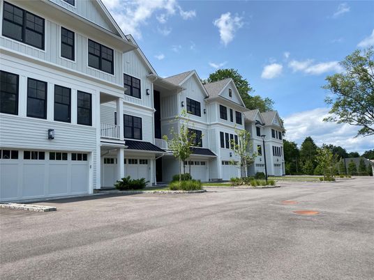 Attached, Exterior, Facade, Farmhouse
