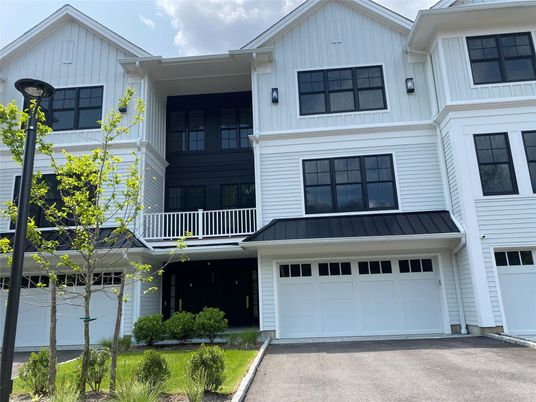 Attached, Exterior, Facade, Rowhouse