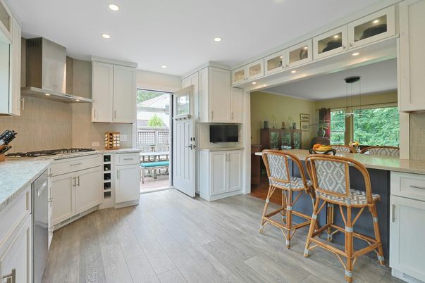 Dining room, Interior, Kitchen, Pendant Lights, Recessed Lighting, Wood Texture Flooring