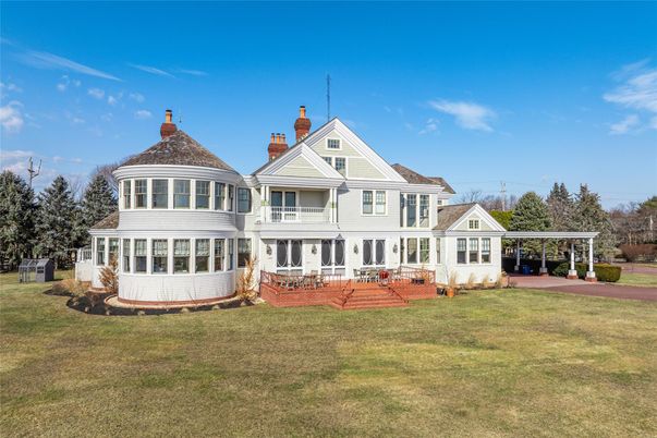 Backyard, Exterior, Facade, Queen Anne Victorian