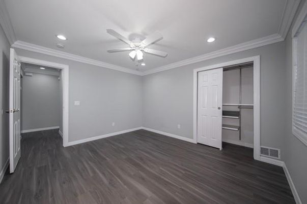 Empty room, Interior, Recessed Lighting, Wood Texture Flooring