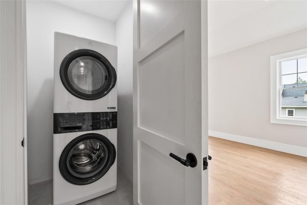 Interior, Utility Closets, Washer, Wood Texture Flooring