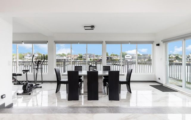 Dining room, Fitness Equipment, Interior, Water
