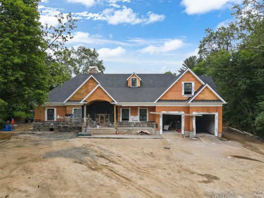Exterior, Facade, Log Home