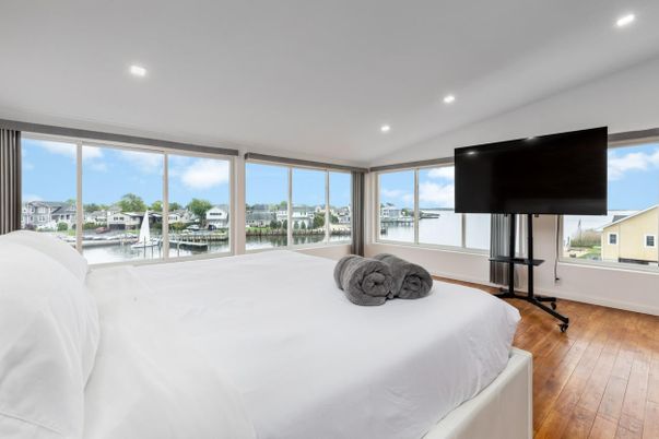 Bedroom, Interior, Recessed Lighting, Water, Wood Texture Flooring