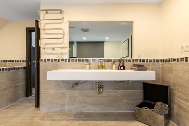 Bathroom, Interior, Recessed Lighting