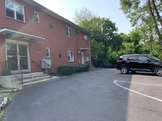 Exterior, Facade, Brick Facade, Rowhouse
