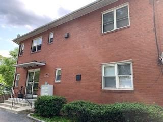 Exterior, Facade, Brick Facade, Rowhouse