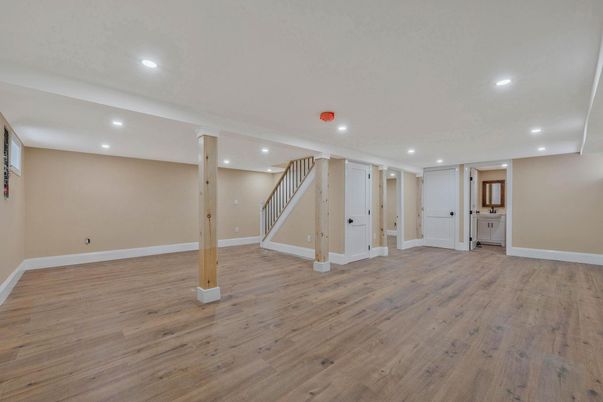 Empty room, Interior, Recessed Lighting, Wood Texture Flooring