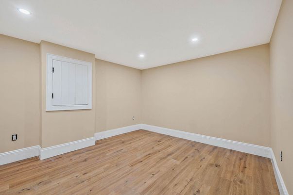 Empty room, Interior, Recessed Lighting, Wood Texture Flooring
