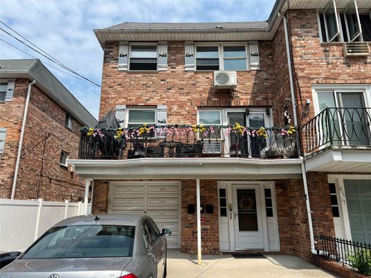 Exterior, Facade, Brick Facade, Rowhouse