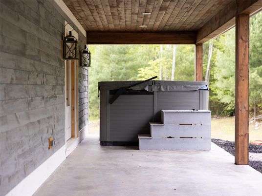Exterior, Hot Tub