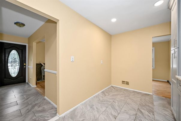 Empty room, Interior, Marble, Recessed Lighting