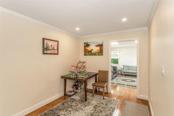 Interior, Recessed Lighting, Wood Texture Flooring