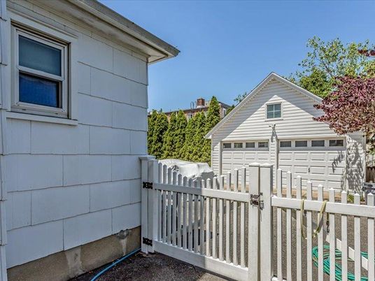 Detached Garage, Exterior