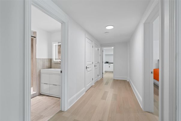 Interior, Recessed Lighting, Washer, Wood Texture Flooring