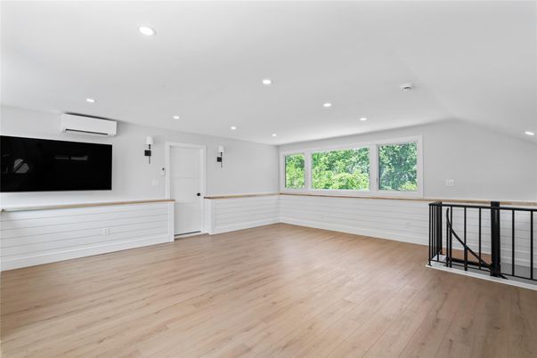 Empty room, Interior, Recessed Lighting, Wood Texture Flooring