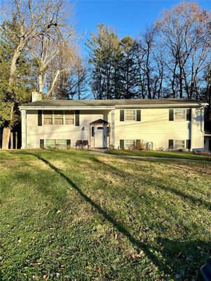Backyard, Exterior, Facade, Raised Ranch
