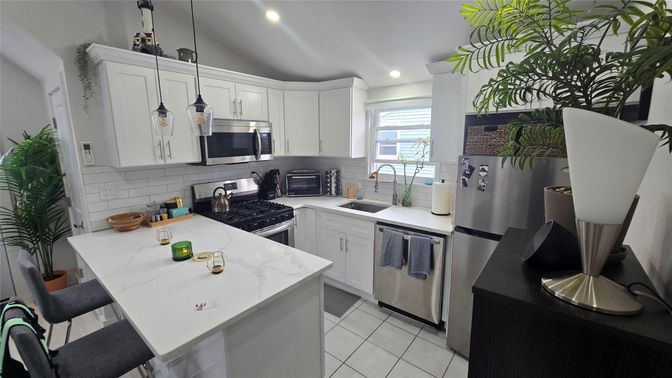 Interior, Kitchen, Pendant Lights, Recessed Lighting, Stainless Steel Appliances