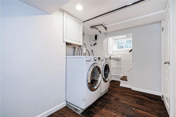 Interior, Recessed Lighting, Washer, Wood Texture Flooring