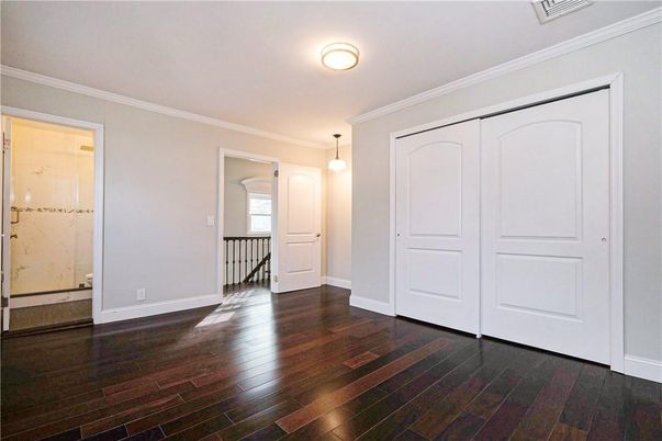 Empty room, Interior, Pendant Lights, Wood Texture Flooring
