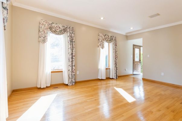 Empty room, Interior, Recessed Lighting, Wood Texture Flooring
