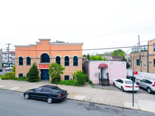 Exterior, Facade, None