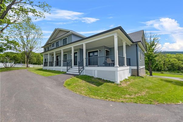 Exterior, Facade, Farmhouse