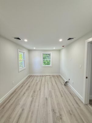 Empty room, Interior, Recessed Lighting, Wood Texture Flooring