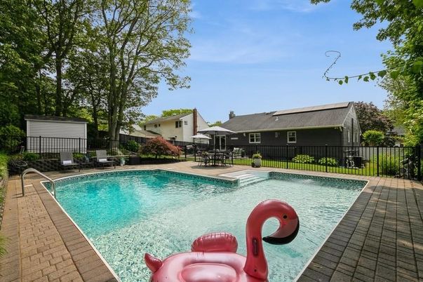 Exterior, Pool