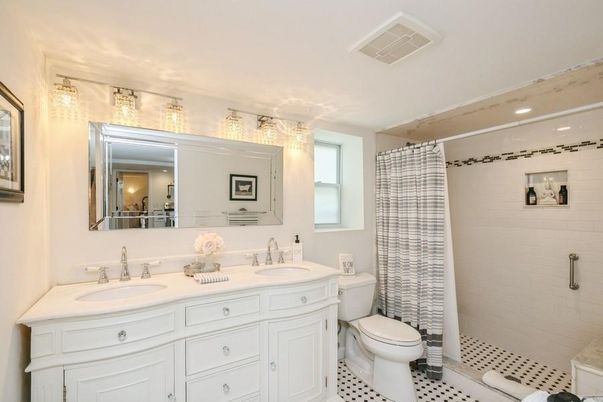 Bathroom, Dual Sink Vanities, Interior, Recessed Lighting