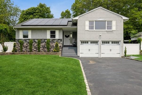 Attached, Exterior, Facade, Solar Panels, Split Level