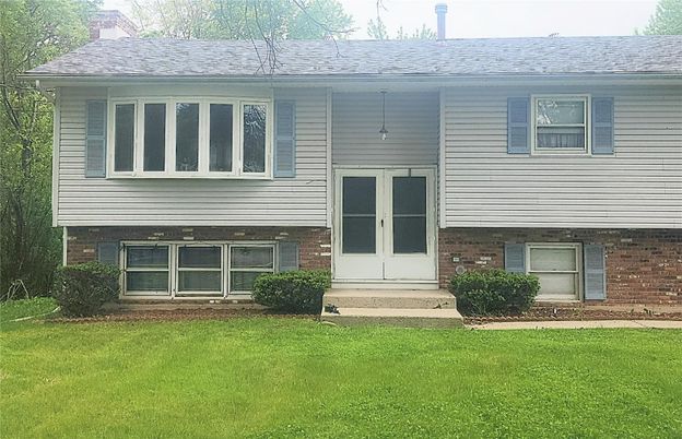 Exterior, Facade, Brick Facade, Raised Ranch