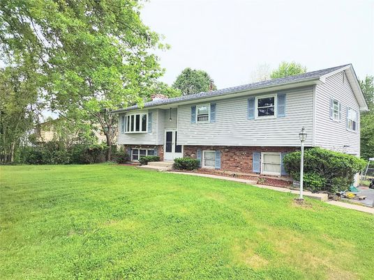 Attached, Exterior, Facade, Brick Facade, Raised Ranch