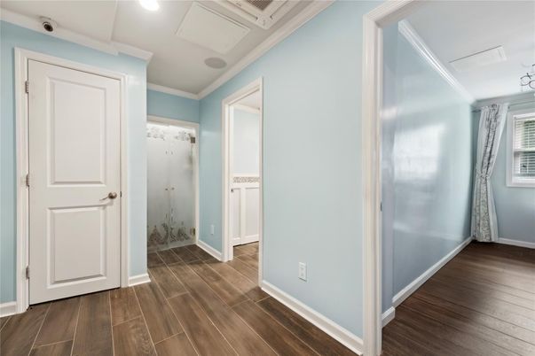 Empty room, Interior, Recessed Lighting, Wood Texture Flooring