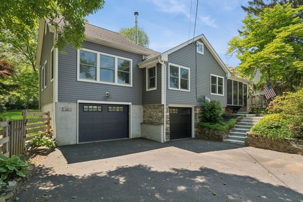 Attached, Exterior, Facade, Rowhouse