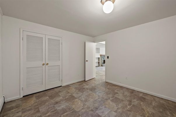 Empty room, Interior